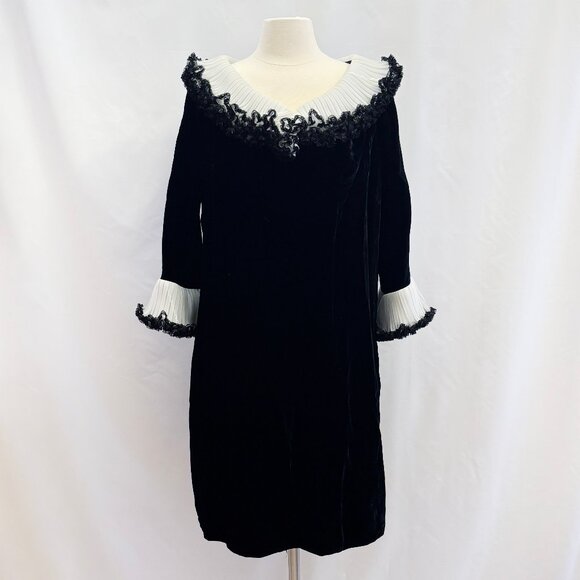 Vintage black velvet shift dress with ruffled trumpet sleeves & collar size L - Picture 2 of 4